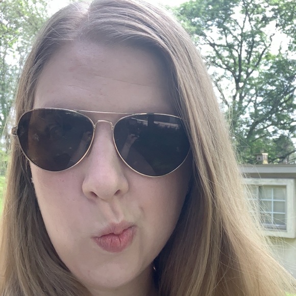 Meet your Posher, Emily - Picture 1 of 1